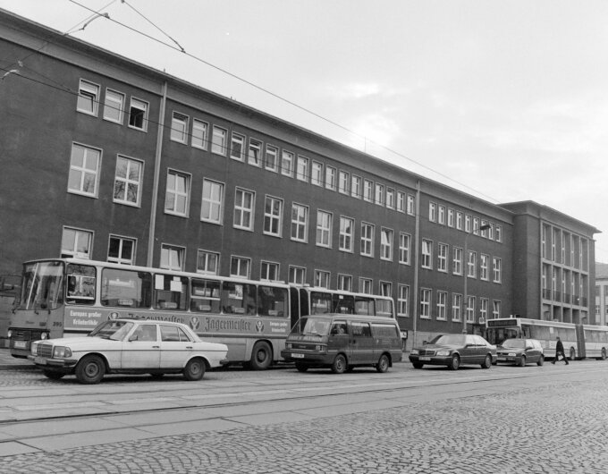Technisches Institut und Institut für Geographie am Löbdergraben, März 1997